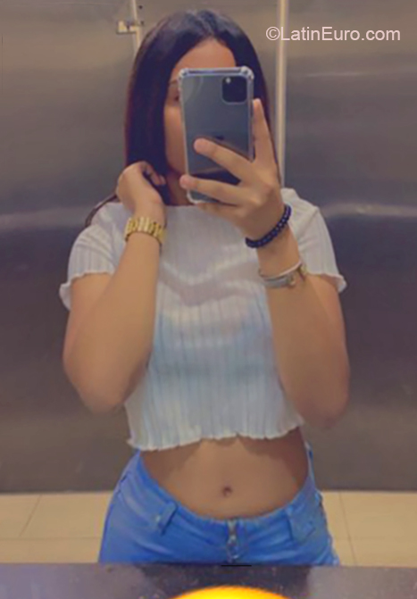 Date this beautiful Dominican Republic girl Mary from Santo Domingo DO36998
