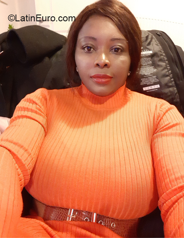 Date this good-looking Belgium girl Nadelyne from Diest BE124