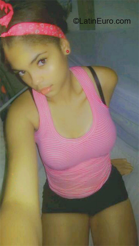 Date this sensual Dominican Republic girl Rose from Santo Domingo DO37011