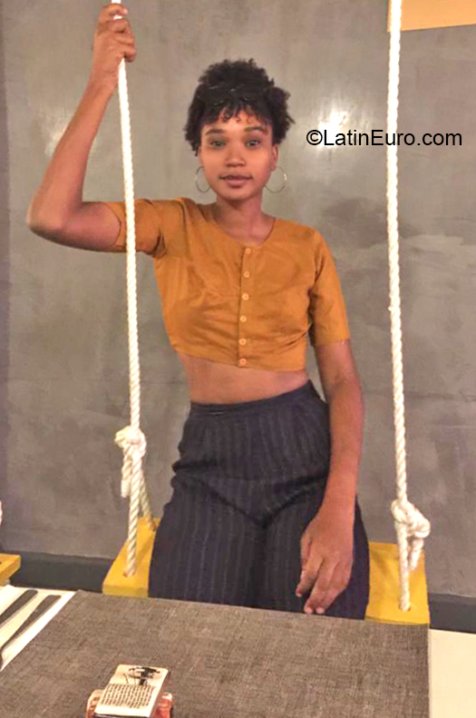 Date this nice looking Dominican Republic girl Leidi from Santo Domingo DO37018