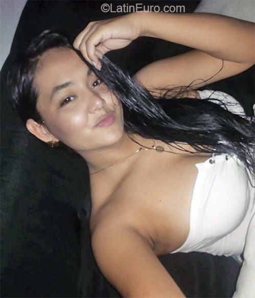 Date this foxy Colombia girl Andrea from Girarad ot CO26533