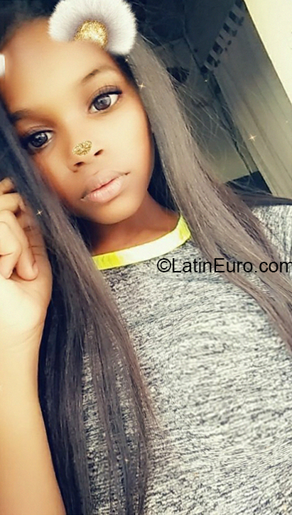 Date this nice looking Dominican Republic girl Keicha from Hato Mayor DO37028