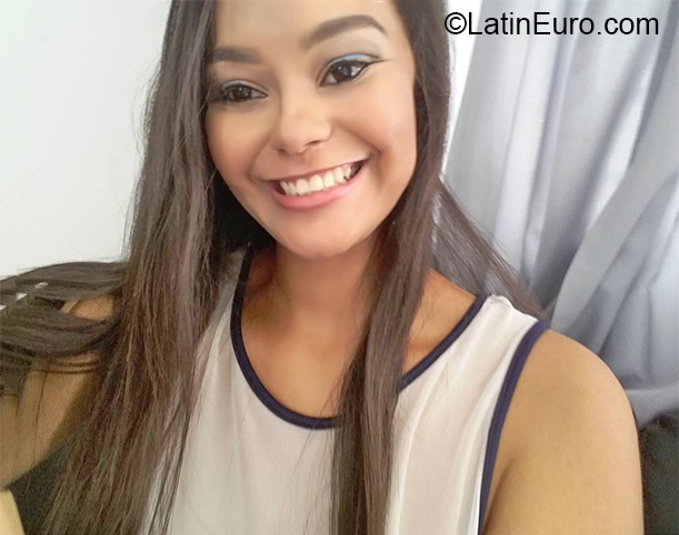 Date this attractive Colombia girl Angie from Barranquilla CO26536