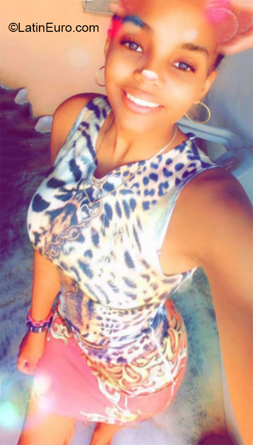 Date this good-looking Dominican Republic girl Yedrynathali from Santo Domingo DO37043