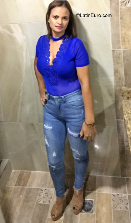Date this nice looking Dominican Republic girl Alexa from San Felipe DO37054