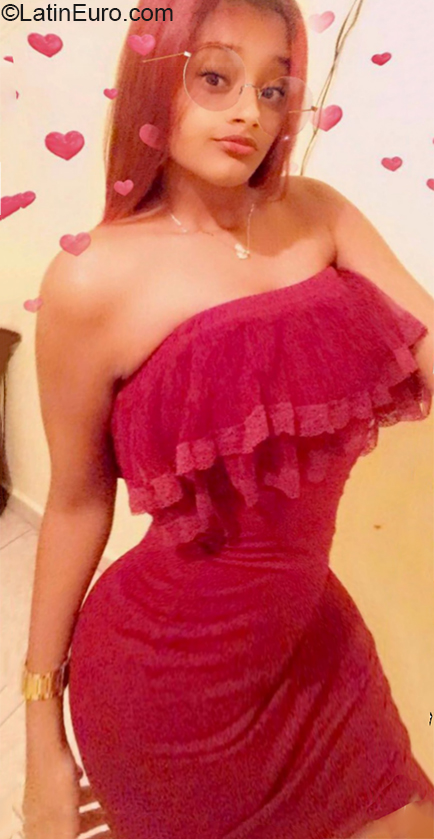 Date this sensual Dominican Republic girl Clarissa from La Romana DO37058
