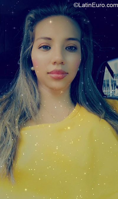 Date this georgeous Colombia girl Fernanda from Bogota CO26548