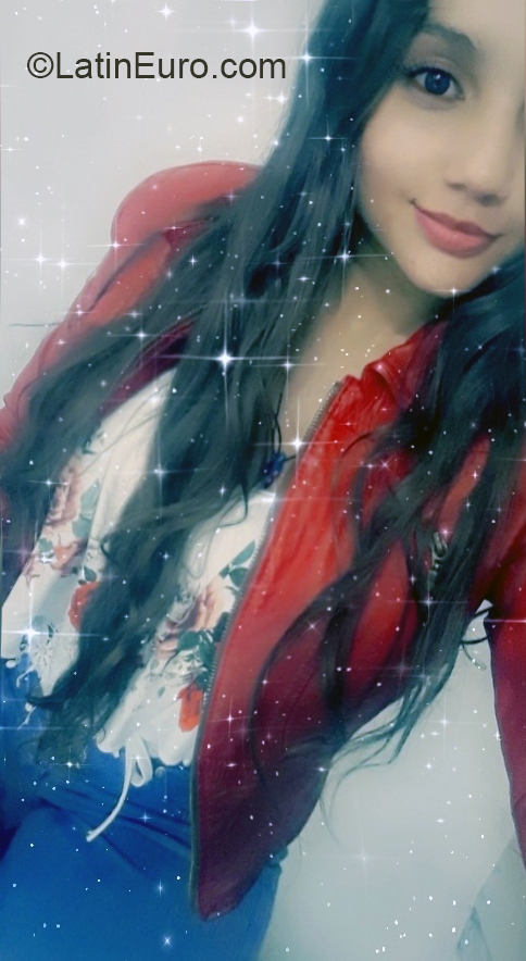 Date this fun Colombia girl Michelle from Armenia CO26577