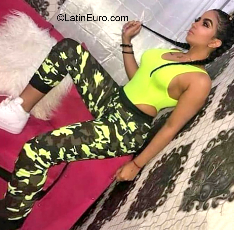 Date this sensual Dominican Republic girl Alina from Santo Domingo DO37096