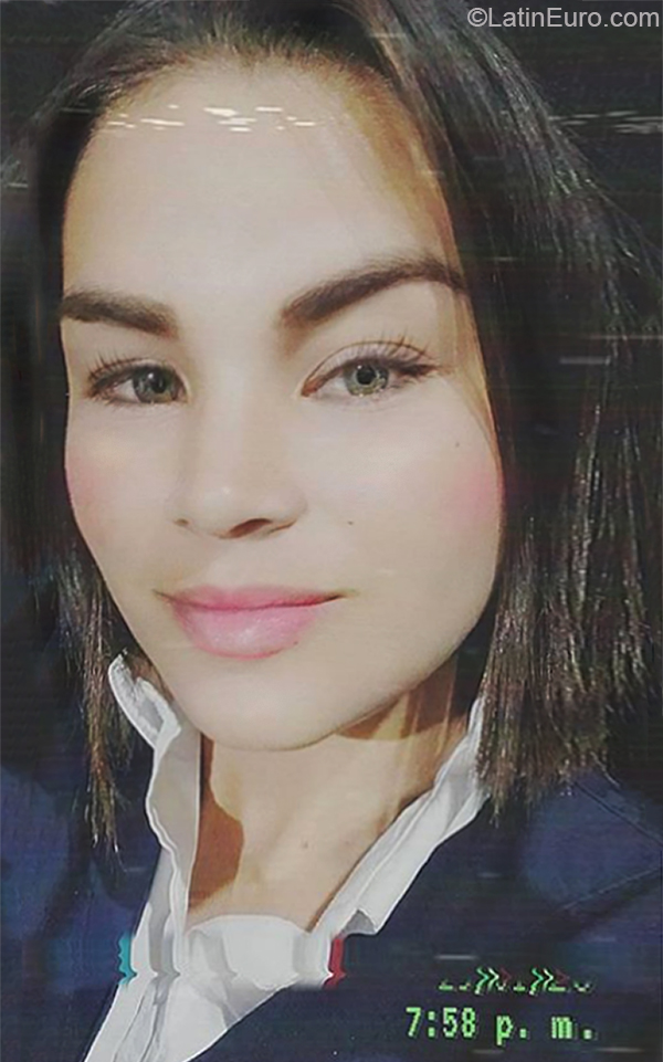Date this lovely Venezuela girl Loren from Caracas VE2926