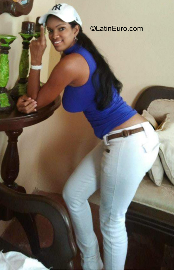 Date this pretty Dominican Republic girl Rosa from Santiago DO37112