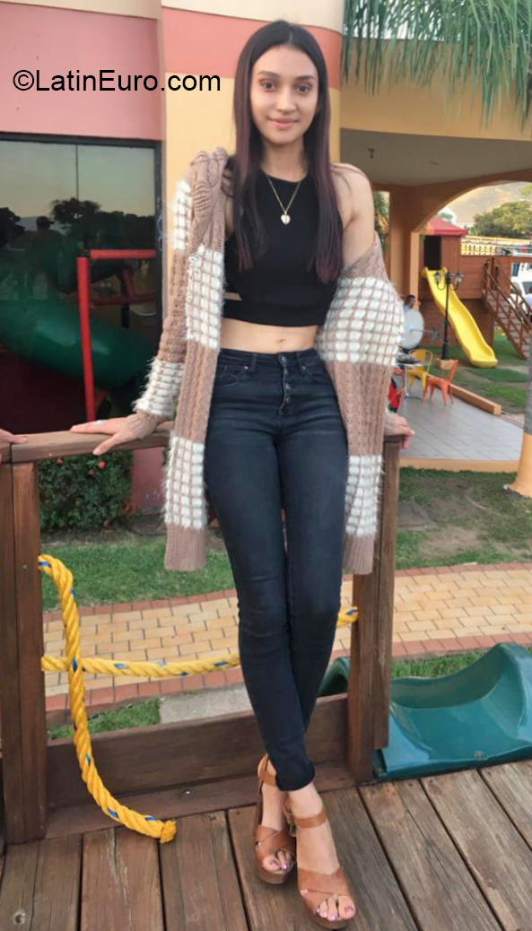 Date this sultry Honduras girl Sindy from Santa Maria del Real HN2754
