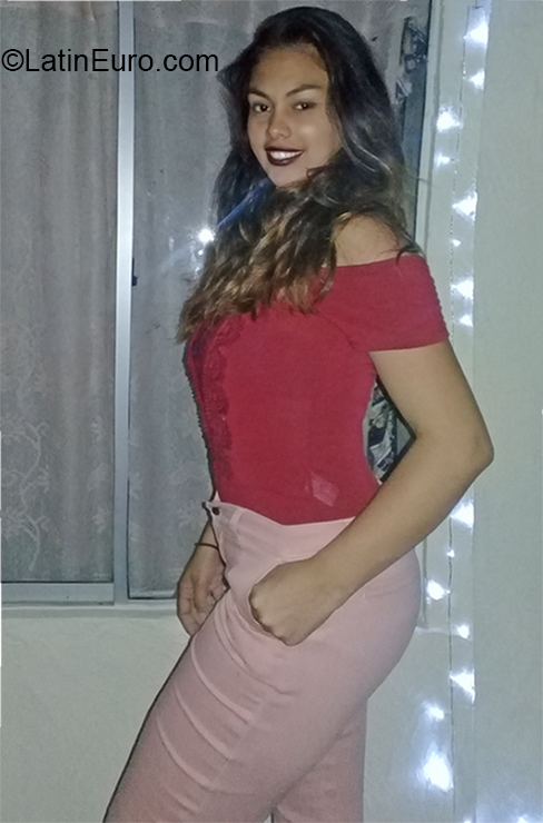 Date this funny Colombia girl Paola from Barranquilla CO26616