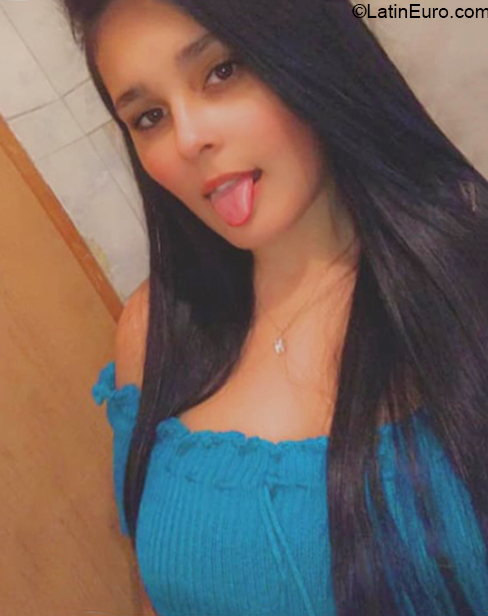 Date this pretty Brazil girl Emely from Salvador BR11027