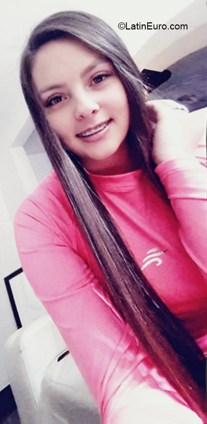 Date this beautiful Colombia girl Yessica from Bogota CO27100