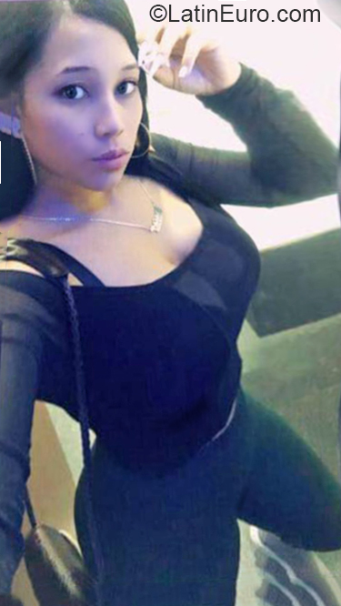 Date this good-looking Dominican Republic girl Joanna from La Vega DO37177