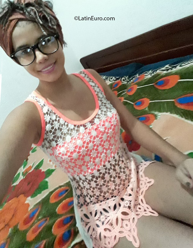 Date this attractive Colombia girl Julia from Bucaramanga CO26659