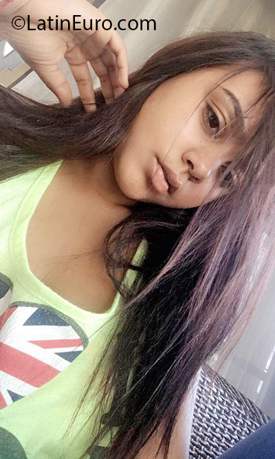 Date this gorgeous Dominican Republic girl Nahomy from Bonao DO37212