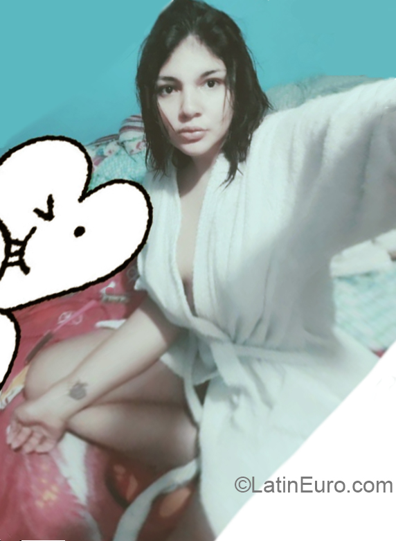 Date this foxy Colombia girl Paola from Bogota CO26705