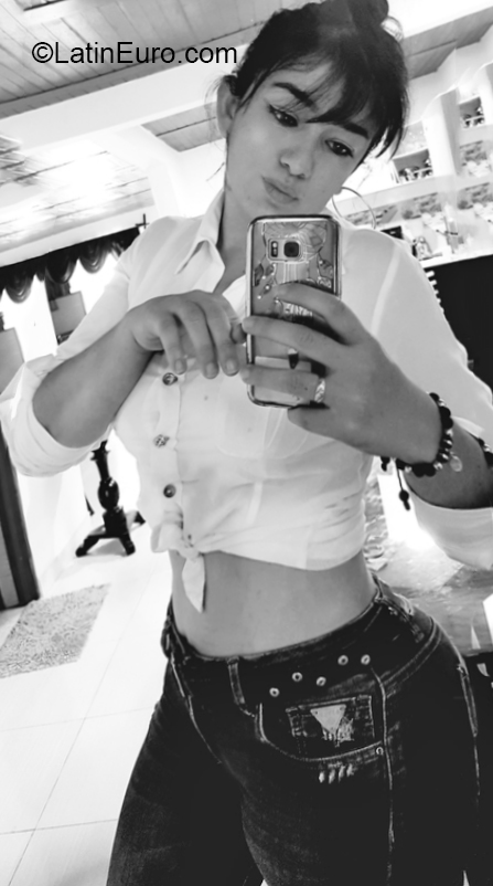 Date this good-looking Colombia girl Paola andrea from Pereira CO26714