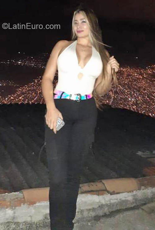 Date this athletic Colombia girl Yenni from Medellin CO26743