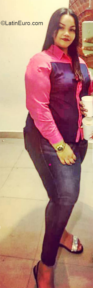 Date this funny Dominican Republic girl Oscarina from Higuey DO37341