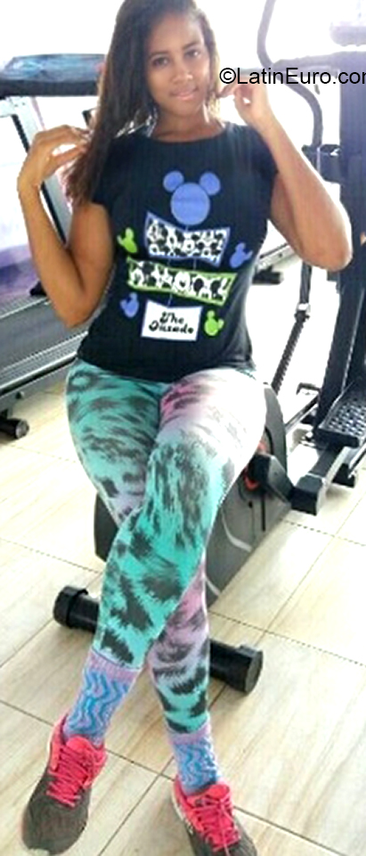 Date this foxy Brazil girl Nataly from Salvador BR11043
