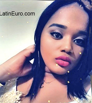 Date this fun Dominican Republic girl Leslie from Santo Domingo DO37394