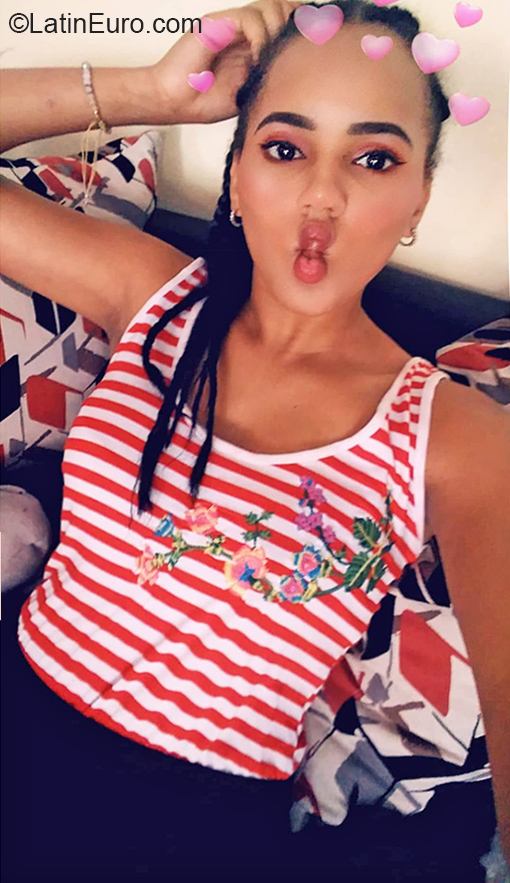 Date this tall Dominican Republic girl Esmaily from Santo Domingo DO37410