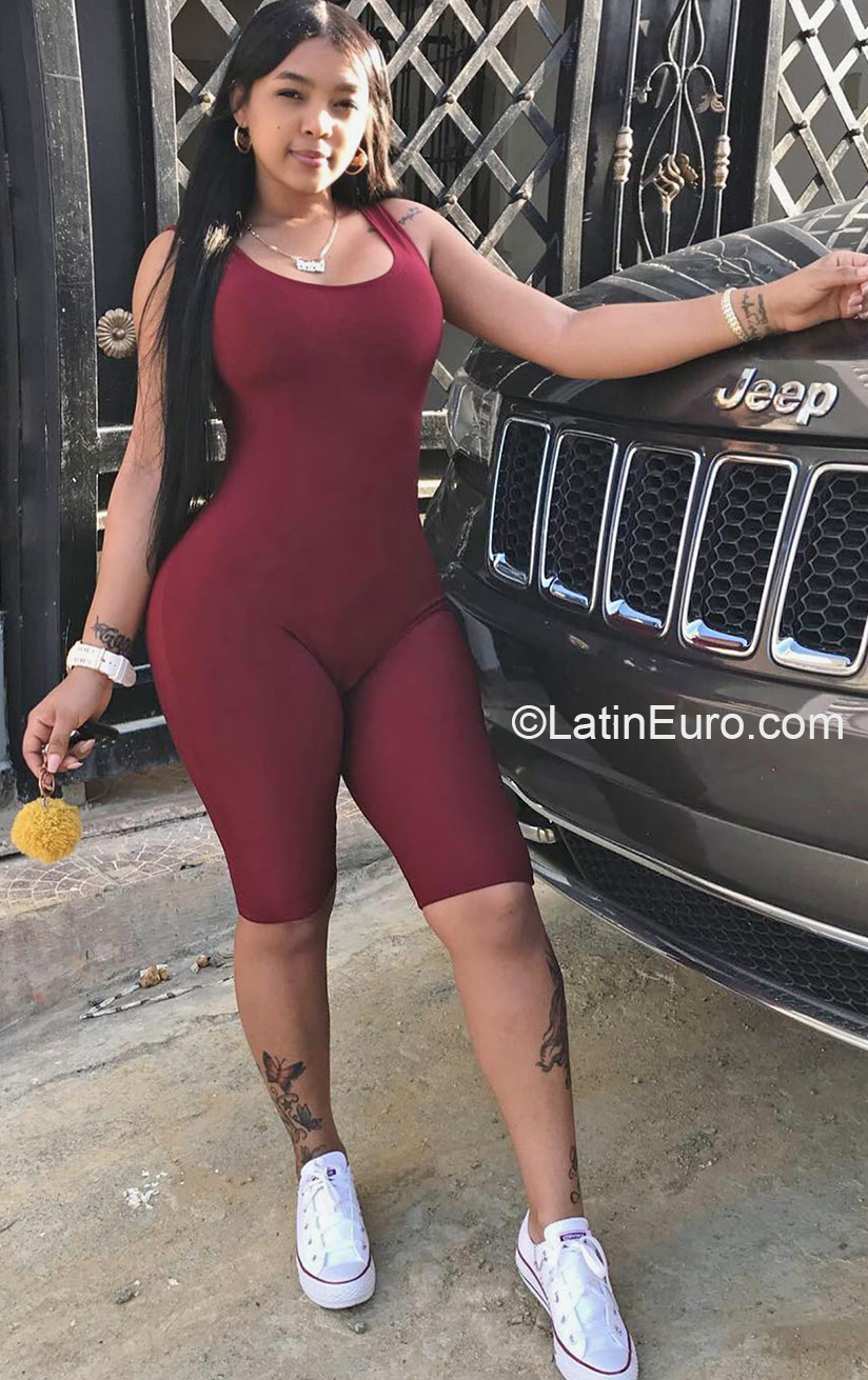 Date this beautiful Dominican Republic girl Yokari - Radisy from Santo Domingo DO38105