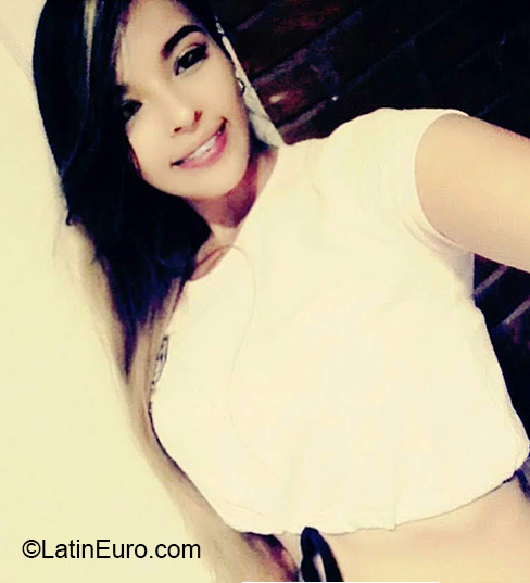 Date this funny Colombia girl Evelin from Cali CO26825