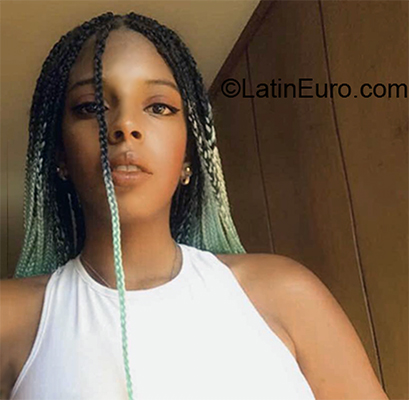 Date this athletic Dominican Republic girl Natalia from Santiago DO37464