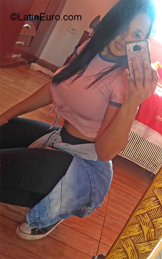Date this attractive Brazil girl Samara from Sao Paulo BR11056