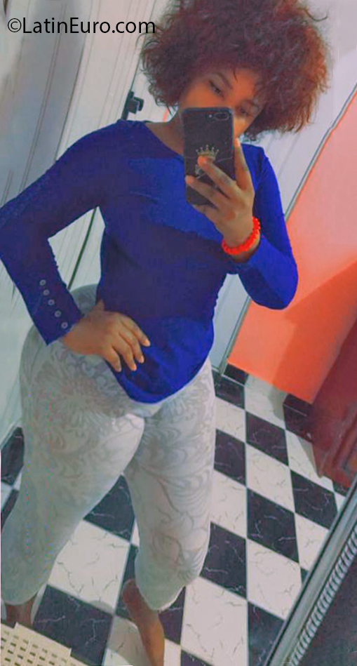 Date this hot Dominican Republic girl Ana carina from Santo Domingo DO37486