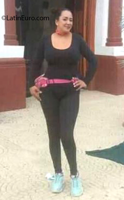 Date this foxy Colombia girl Elena palacio from Medellin CO26904