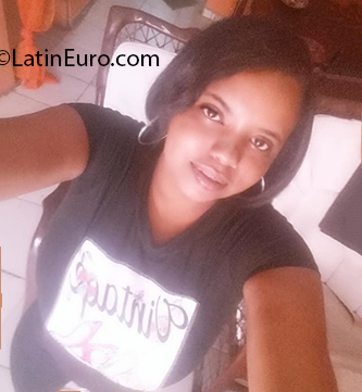 Date this foxy Dominican Republic girl Leidy from Santo Domingo DO37551