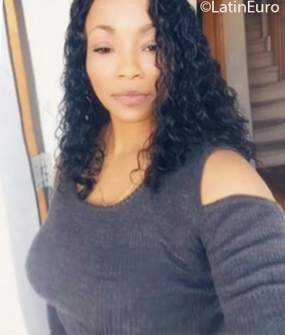 Date this fun Canada girl Hannah from Toronto CA829