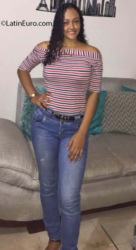 Date this sensual Colombia girl Luisa from Cali CO26911