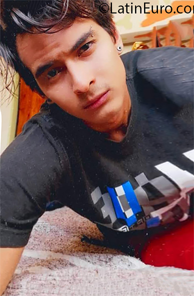 Date this attractive Venezuela man Victor from Caracas VE3028