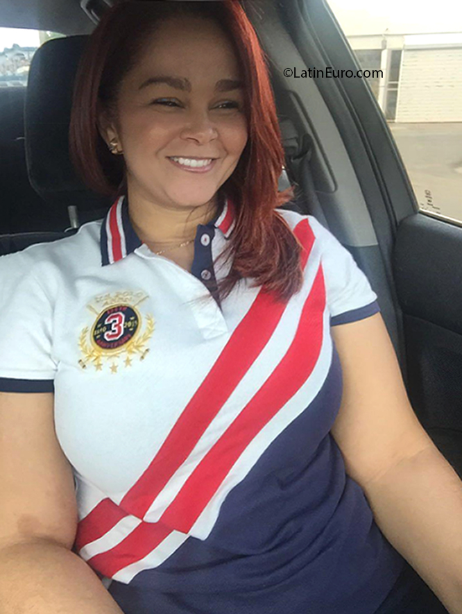Date this good-looking Dominican Republic girl Minerva from Santo Domingo DO37589