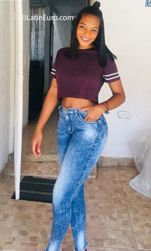 Date this gorgeous Colombia girl Valeria from Cali CO26957