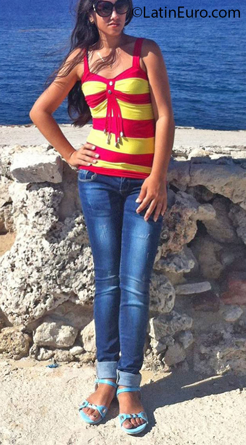 Date this young Cuba girl Heidi from Havana CU668