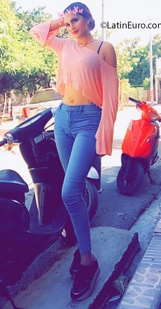 Date this pretty Dominican Republic girl Elena from Santo Domingo DO37727