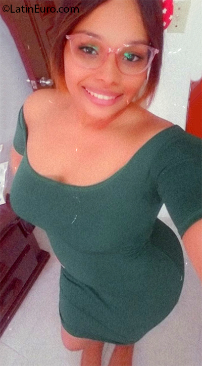 Date this hot Dominican Republic girl Selenia from Santo Domingo DO37758