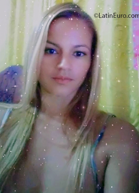 Date this voluptuous Venezuela girl Clenelly from Maracaibo VE3091