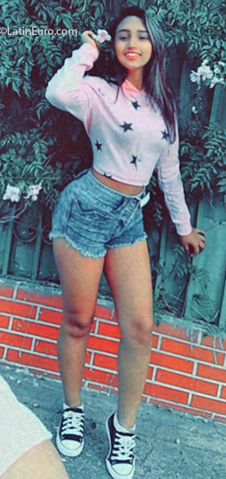 Date this tall Venezuela girl Daniela from Caracas VE3094