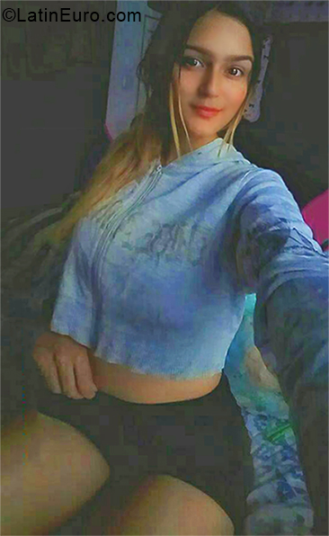 Date this tall Colombia girl Dani from Cali CO27108