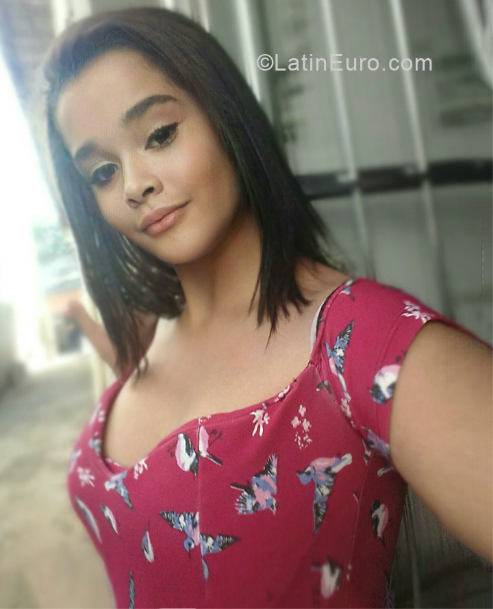 Date this lovely Brazil girl Adriana from Sao Paulo BR11106