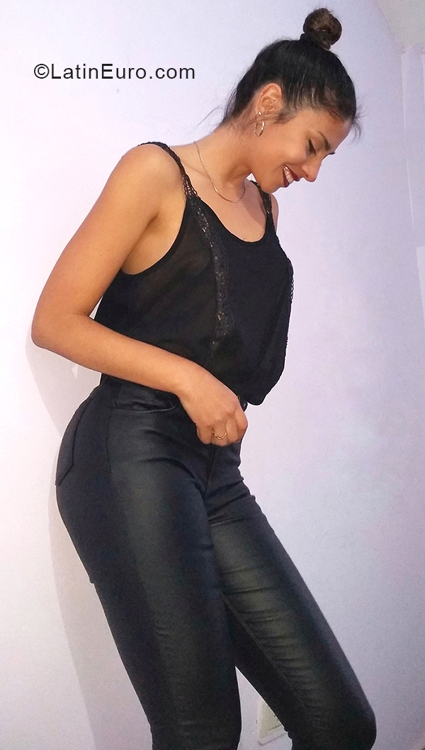 Date this beautiful Argentina girl Jane from San Luis AR399