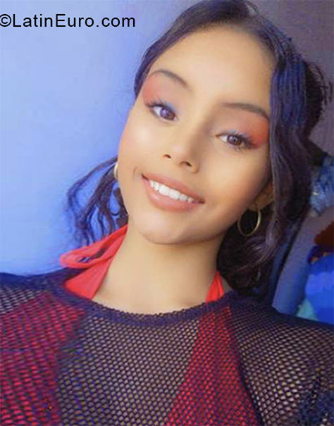 Date this stunning Colombia girl Kristal from Cali CO27145